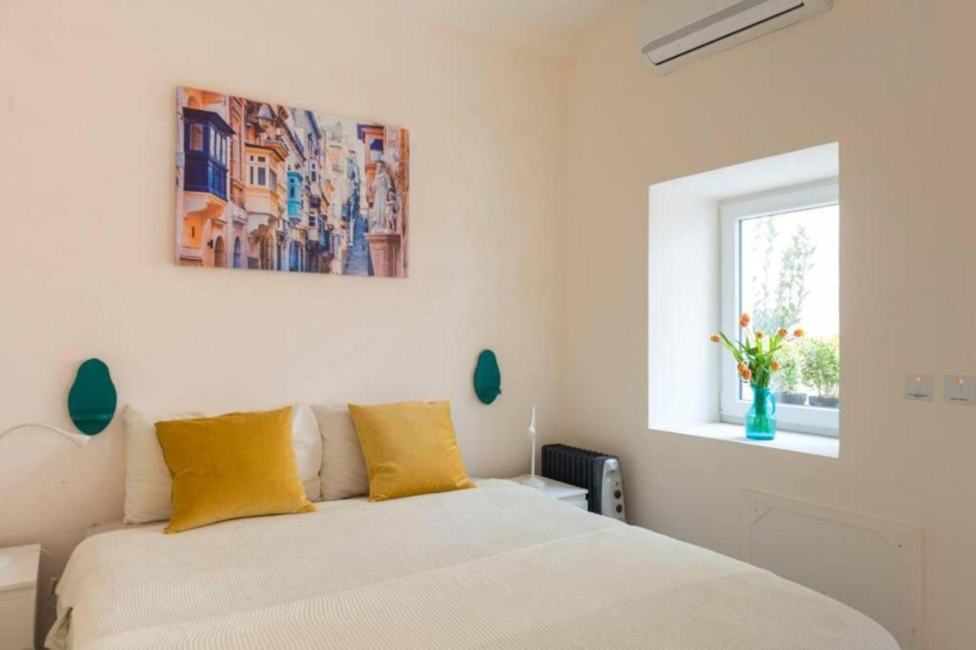 Authentic Gf Apartment With Terrace At The 3 Cities Marina Cospicua Exteriör bild