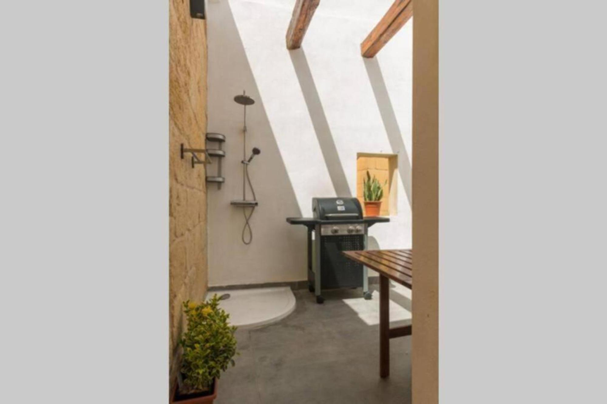 Authentic Gf Apartment With Terrace At The 3 Cities Marina Cospicua Exteriör bild