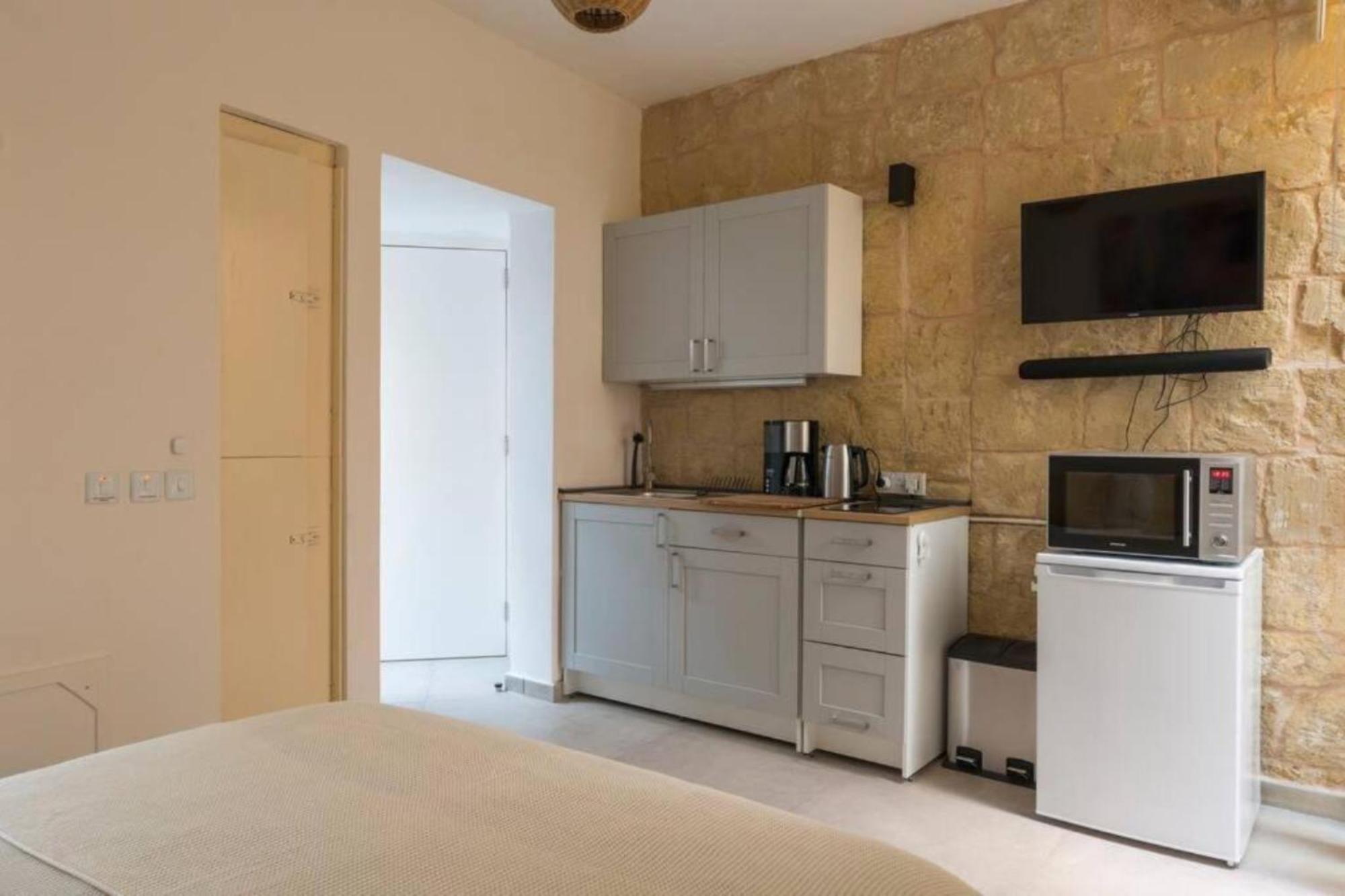 Authentic Gf Apartment With Terrace At The 3 Cities Marina Cospicua Exteriör bild