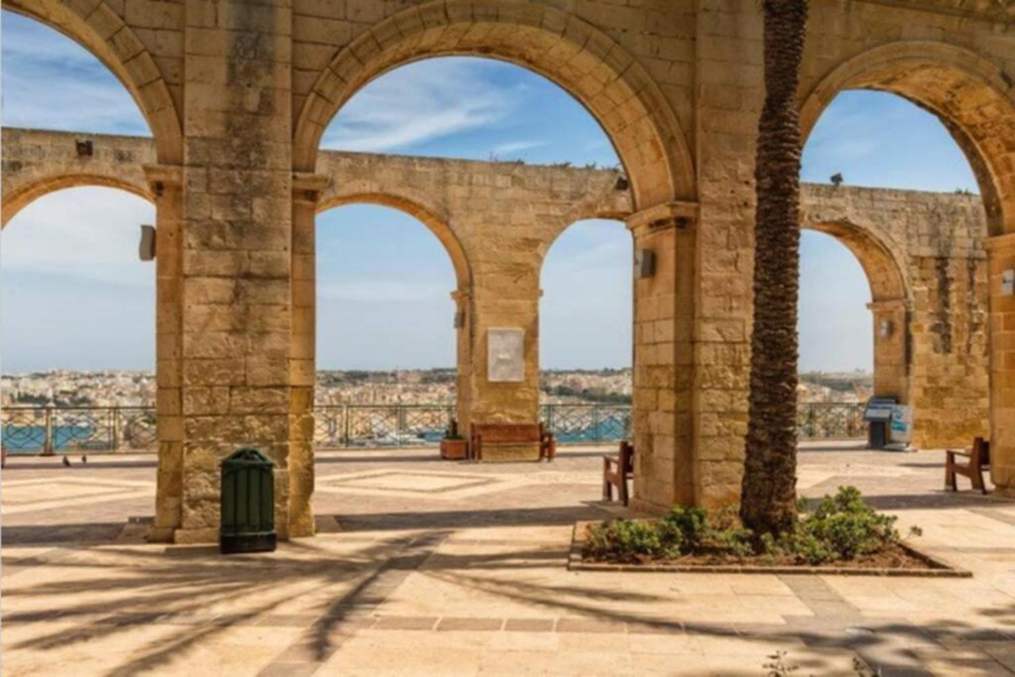 Authentic Gf Apartment With Terrace At The 3 Cities Marina Cospicua Exteriör bild