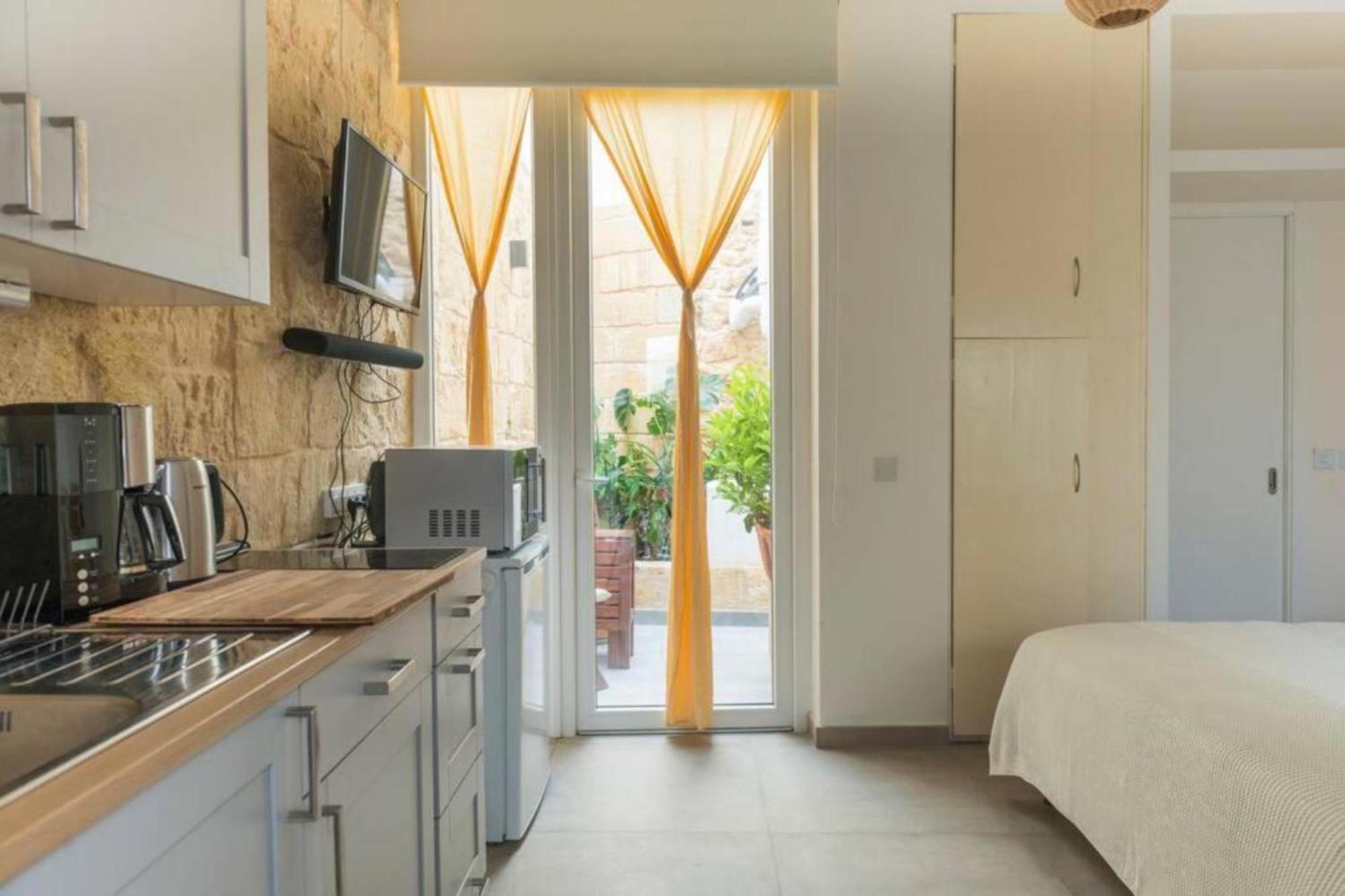 Authentic Gf Apartment With Terrace At The 3 Cities Marina Cospicua Exteriör bild