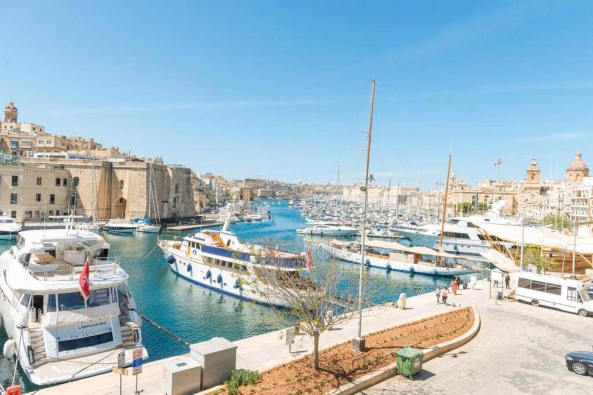 Authentic Gf Apartment With Terrace At The 3 Cities Marina Cospicua Exteriör bild