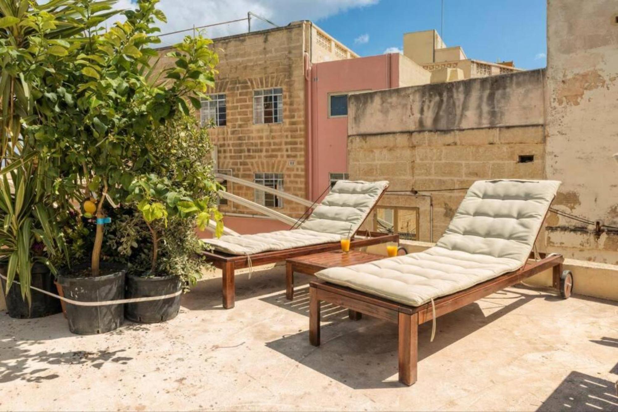 Authentic Gf Apartment With Terrace At The 3 Cities Marina Cospicua Exteriör bild