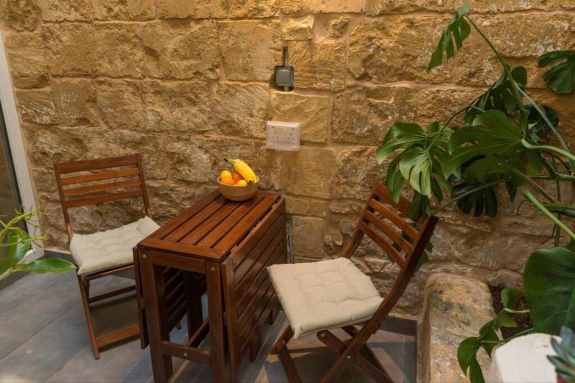 Authentic Gf Apartment With Terrace At The 3 Cities Marina Cospicua Exteriör bild
