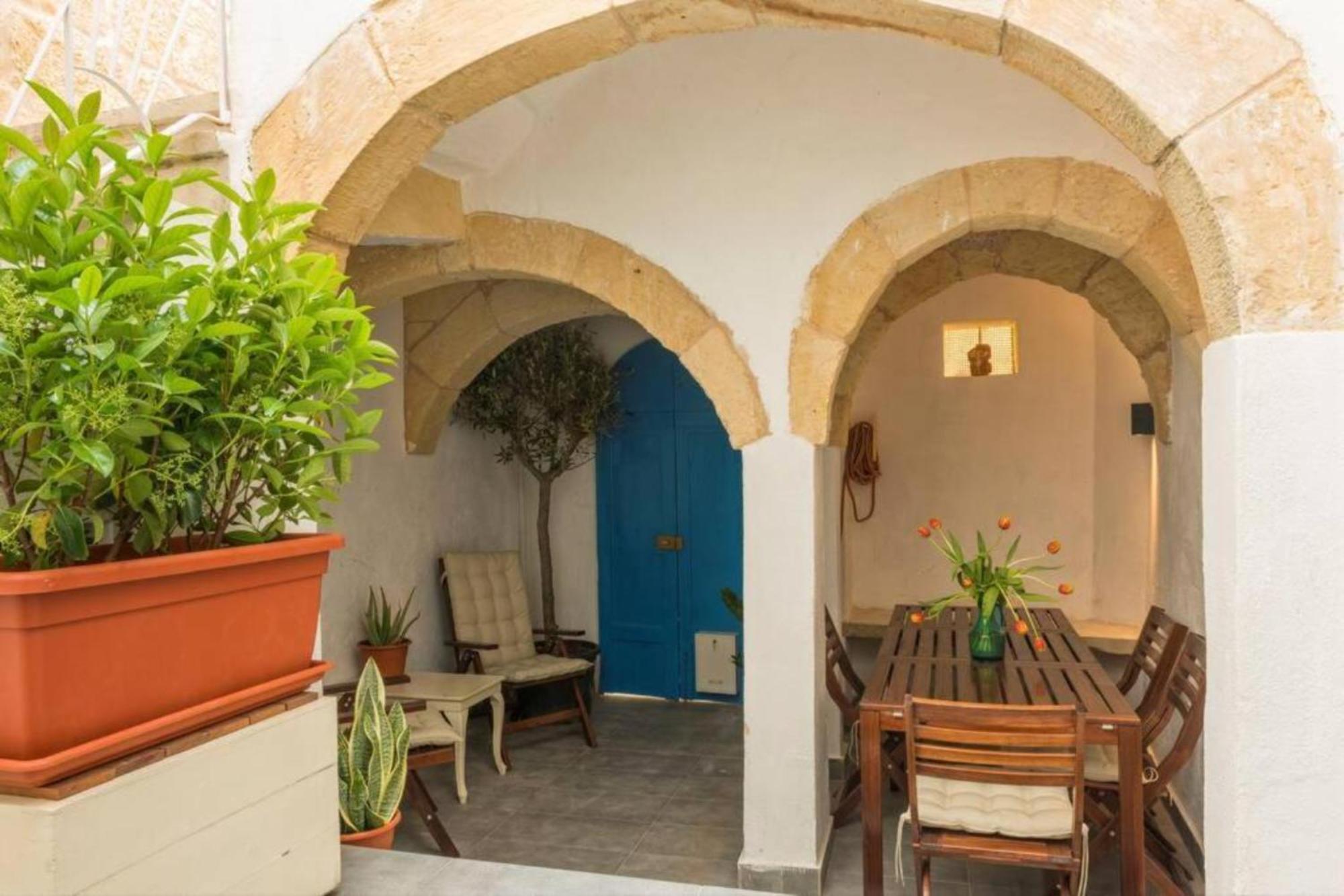 Authentic Gf Apartment With Terrace At The 3 Cities Marina Cospicua Exteriör bild