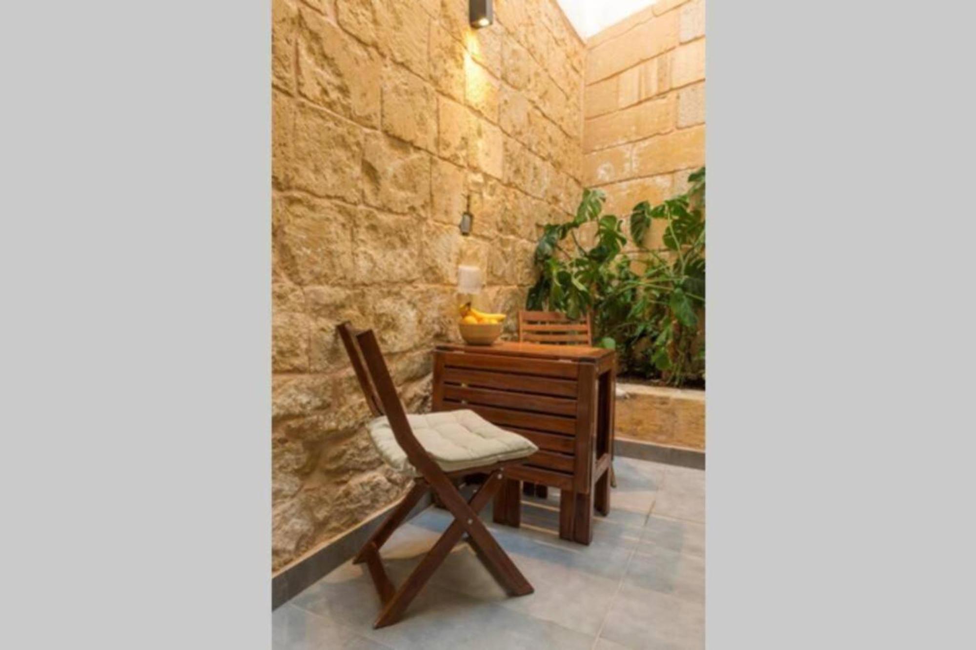 Authentic Gf Apartment With Terrace At The 3 Cities Marina Cospicua Exteriör bild