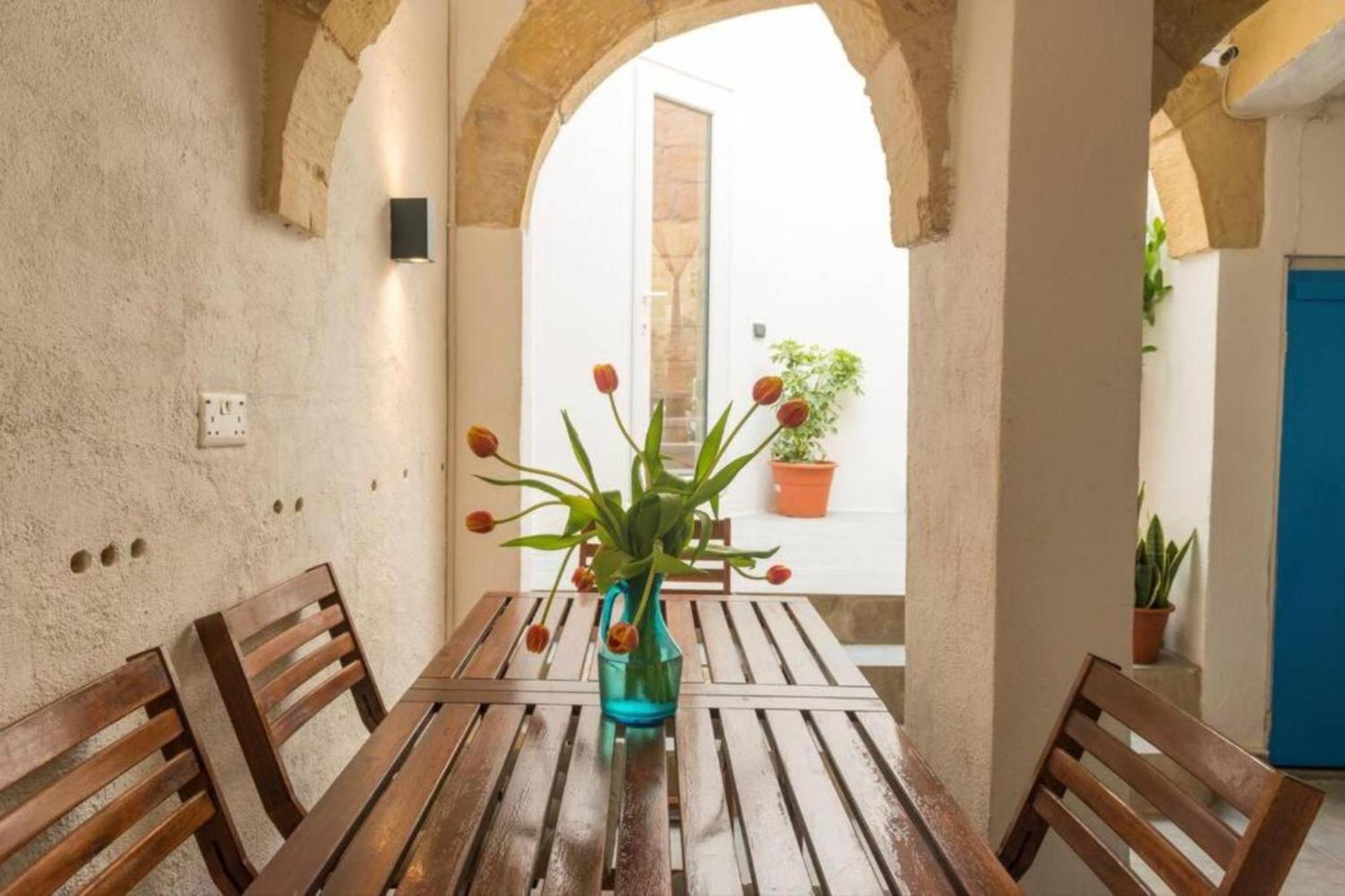 Authentic Gf Apartment With Terrace At The 3 Cities Marina Cospicua Exteriör bild